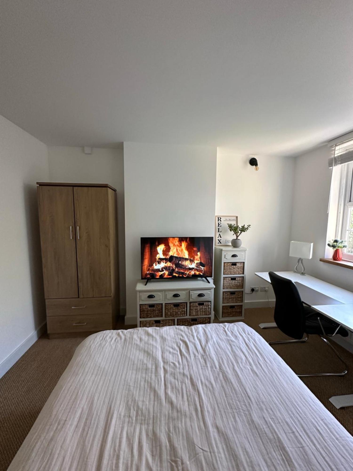 Colindale Lush 30 Mins London